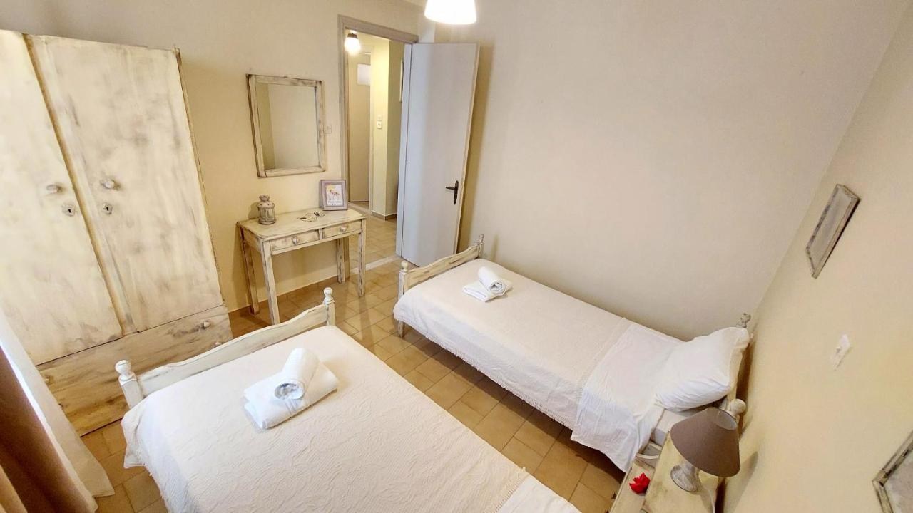 Lourantos Studios & Apartments Vathí Kültér fotó
