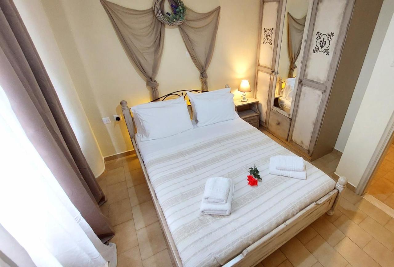 Lourantos Studios & Apartments Vathí Kültér fotó