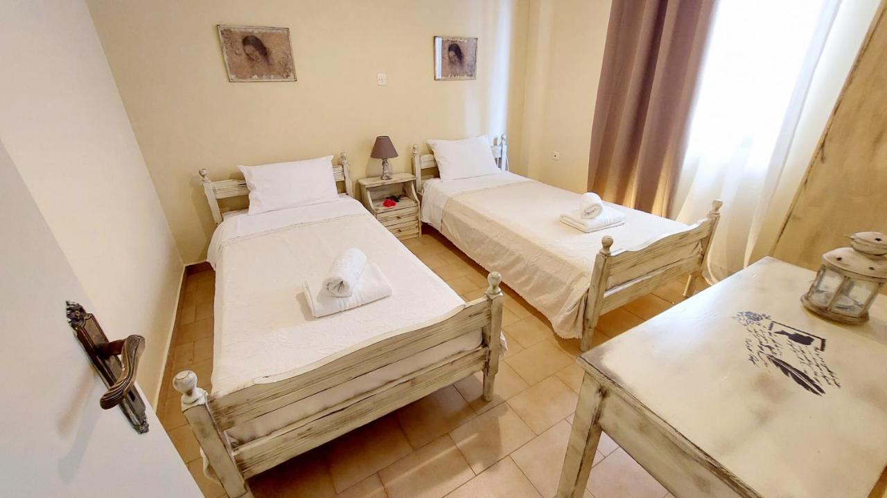 Lourantos Studios & Apartments Vathí Kültér fotó