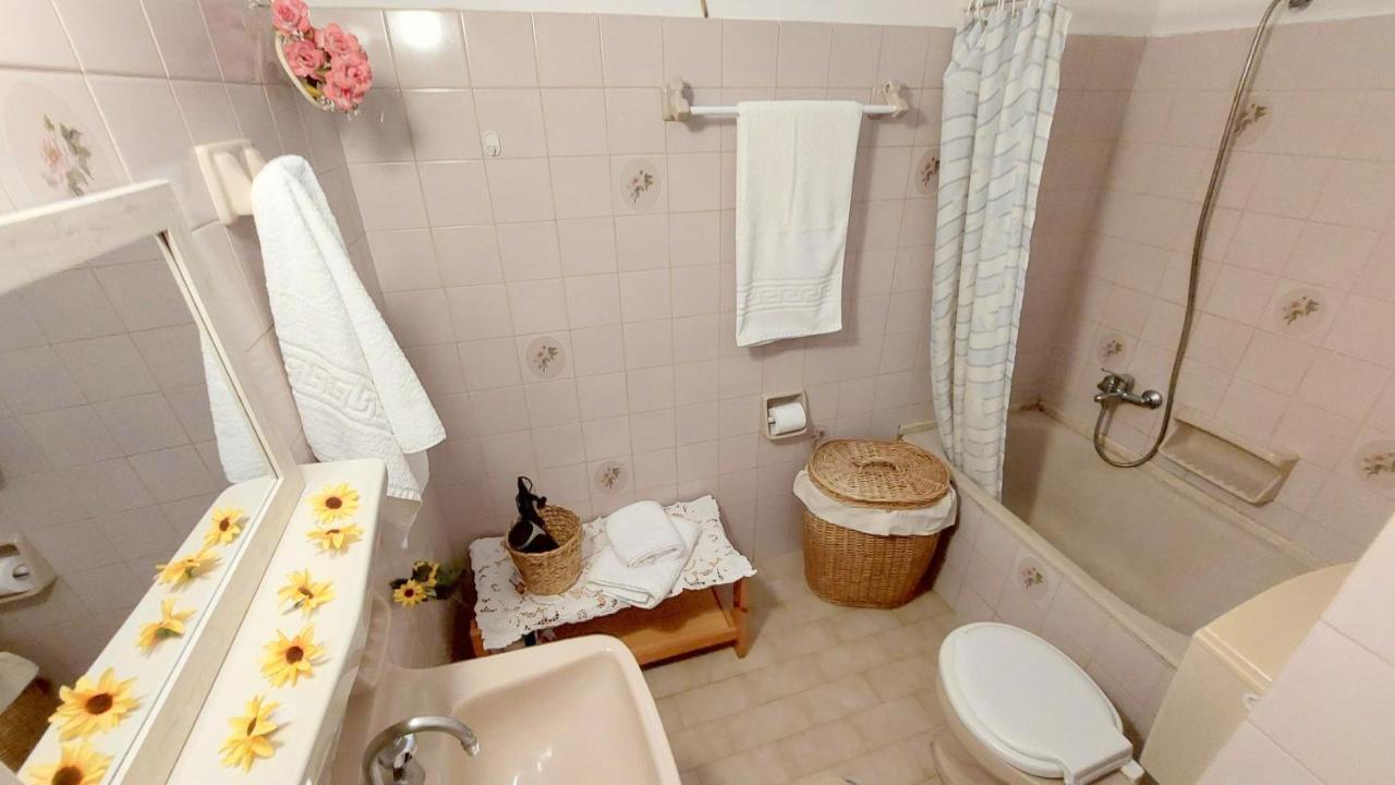 Lourantos Studios & Apartments Vathí Kültér fotó