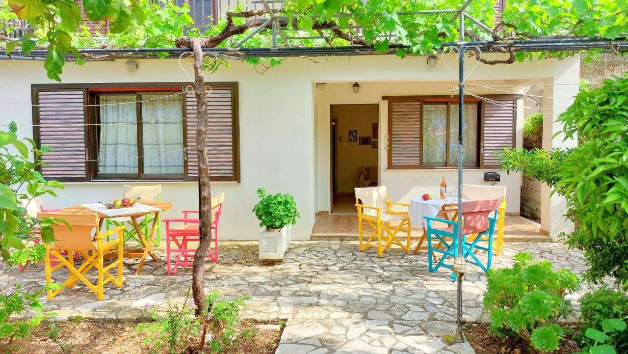 Lourantos Studios & Apartments Vathí Kültér fotó