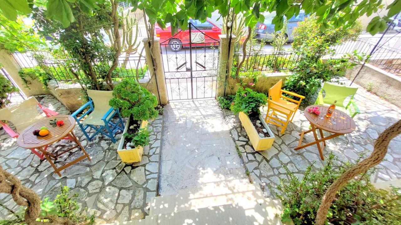 Lourantos Studios & Apartments Vathí Kültér fotó