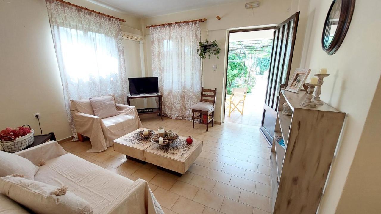 Lourantos Studios & Apartments Vathí Kültér fotó